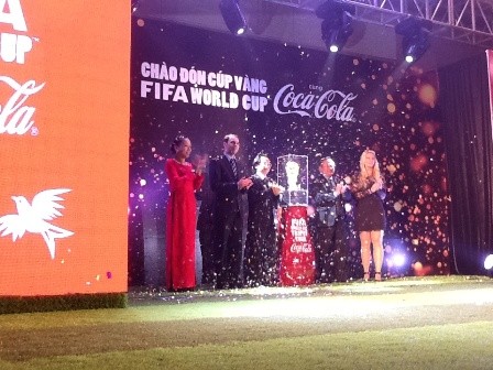 Le trophée de la Coupe du Monde de la FIFA arrive au Vietnam - ảnh 1